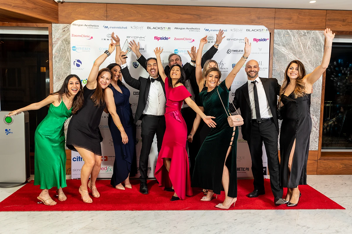 3 Dr De Silva & Team Celebrating Best Surgical Facility